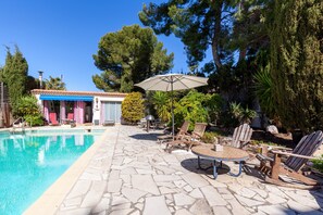 Pool - Holiday Home 'Petite Maison' with Shared Pool, Communal Terrace and Wi-Fi (Carry-le-Rouet)