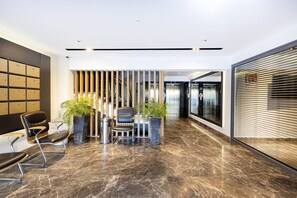 المنشأة من الداخل