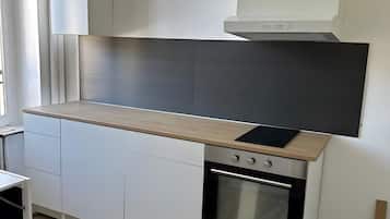 Frigorifero, forno, piano cottura, macchina per tè/caffè