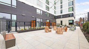 Terrace/patio - Landing | Chic Studio, Gym, Rooftop Lounge (Seattle)