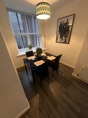 Dining - Stunning 2 Bed 2 Bath City Centre Apartment Liverpool (Liverpool)