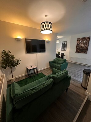 Smart TV - Stunning 2 Bed 2 Bath City Centre Apartment Liverpool (Liverpool)