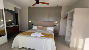 Deluxe appartement, 1 slaapkamer, privézwembad, uitzicht op bergen | Luxe beddengoed, donsdekens, bedden met traagschuimmatrassen
