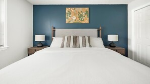 Desk, iron/ironing board, WiFi, bed sheets - Landing | Amazing 1BD, Pool, Gym (Hendersonville)