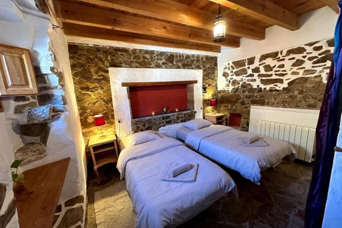 Doppel- oder Zweibettzimmer, Gemeinschaftsbad | Verdunkelungsvorhänge, kostenloses WLAN