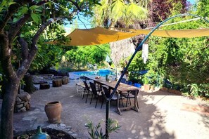 Outdoor dining - Cinco Lunas - Alojamiento Vegetariano  (Zahara de la Sierra)