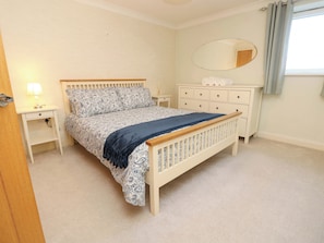 2 bedrooms, individually decorated, individually furnished