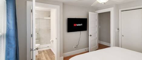 Desk, iron/ironing board, travel cot, WiFi