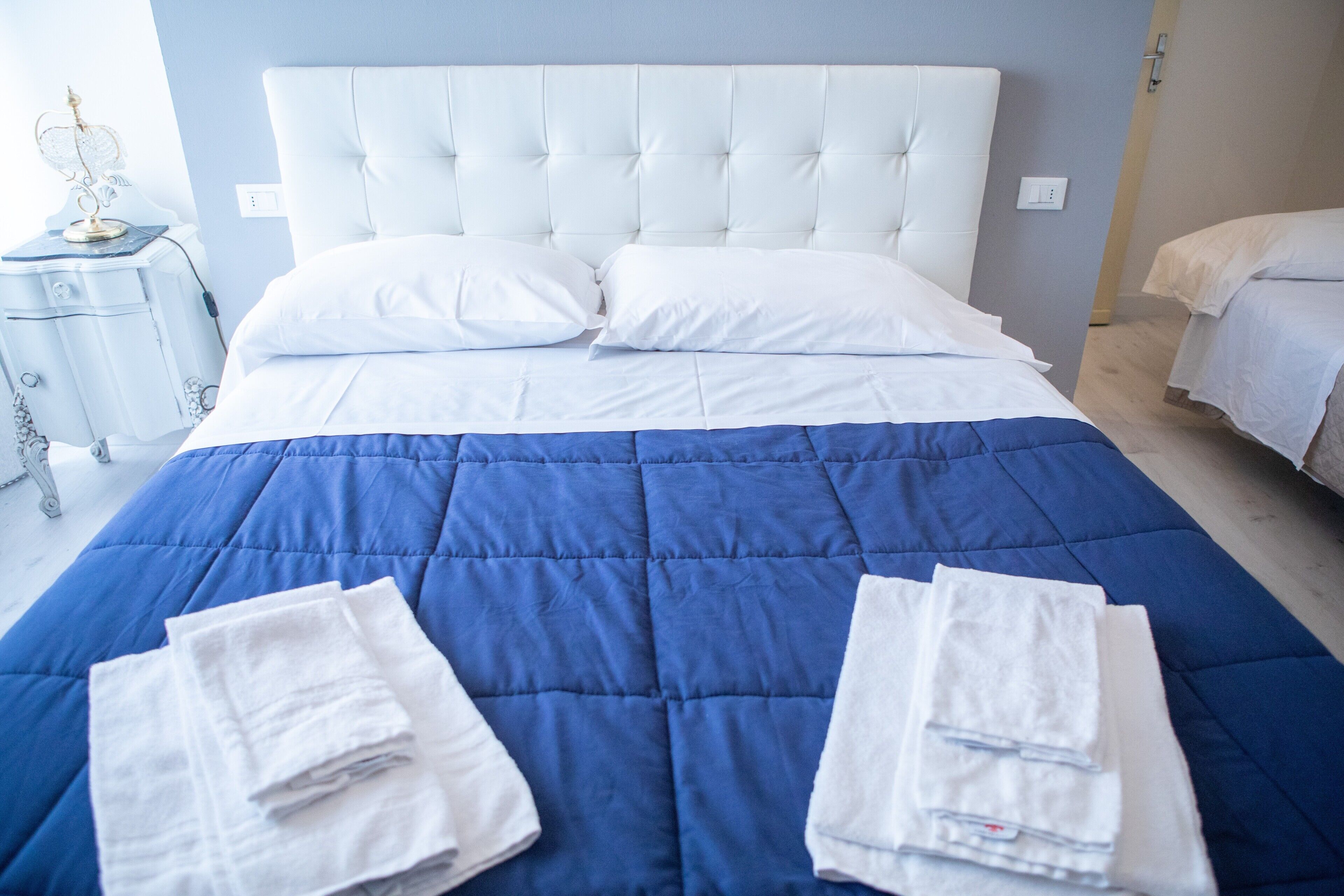WiFi, bed sheets