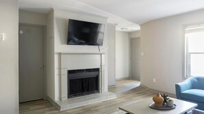 Smart TV - Landing | Amazing 2BD, Clubhouse, Gym (Raleigh)