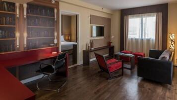 Een laptopwerkplek, verduisterende gordijnen, gratis wifi