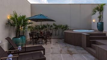 Laptop workspace, blackout curtains, free WiFi