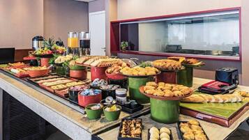 Free daily buffet breakfast