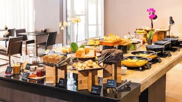 Petit déjeuner buffet compris tous les jours