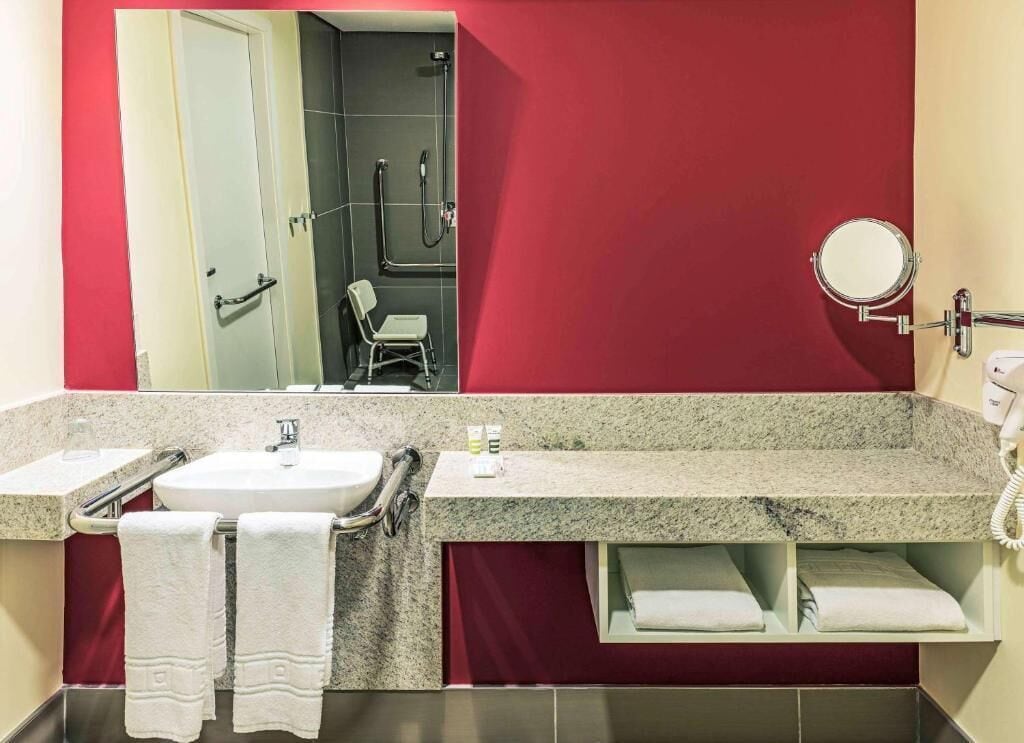 Minibar, laptop workspace, blackout curtains, free WiFi