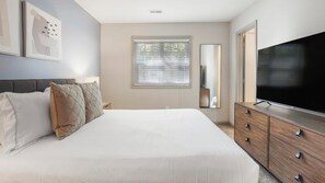 Desk, iron/ironing board, WiFi, bed sheets - Landing | Chic 2BD, Pool, Tennis Court (Raleigh)