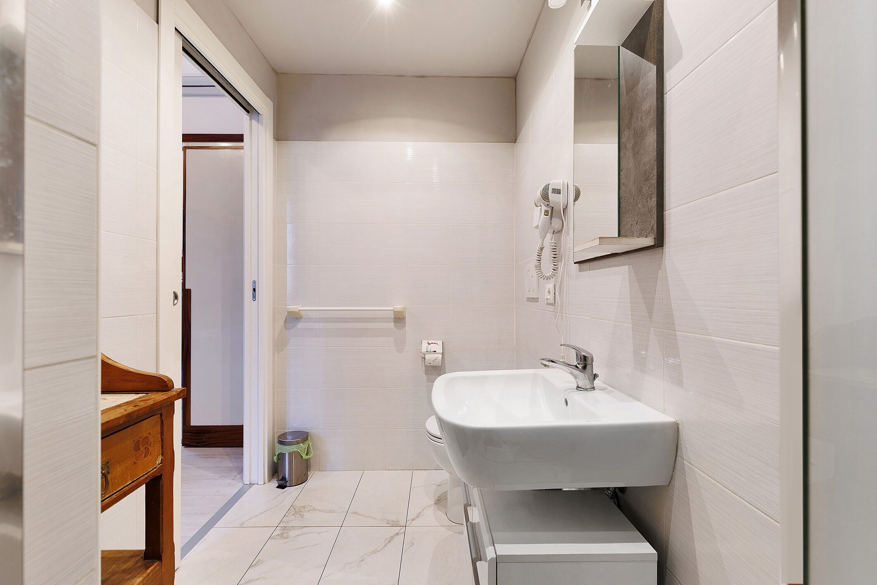 Bruser, hårtørrer, håndklæder