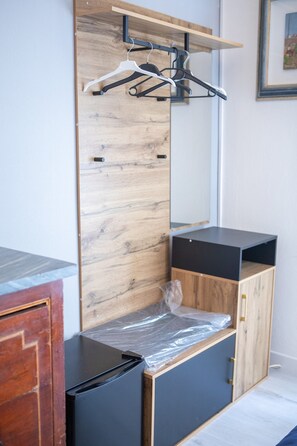 Interior - Margherita Room – Double with Shared Garden, Wi-Fi & Air Conditioning (Prato)