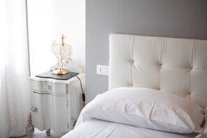 Room - Room 'Camera Orchidea - Tripla' with Shared Garden, Wi-Fi and Air Conditioning (Prato)