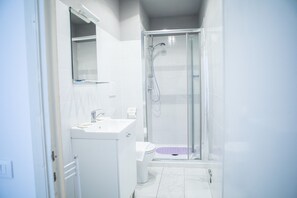 淋浴設備、風筒、提供毛巾