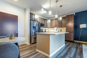 Fridge, dining tables - Landing | Stunning 1BD, Gym, Clubhouse (Milwaukee)