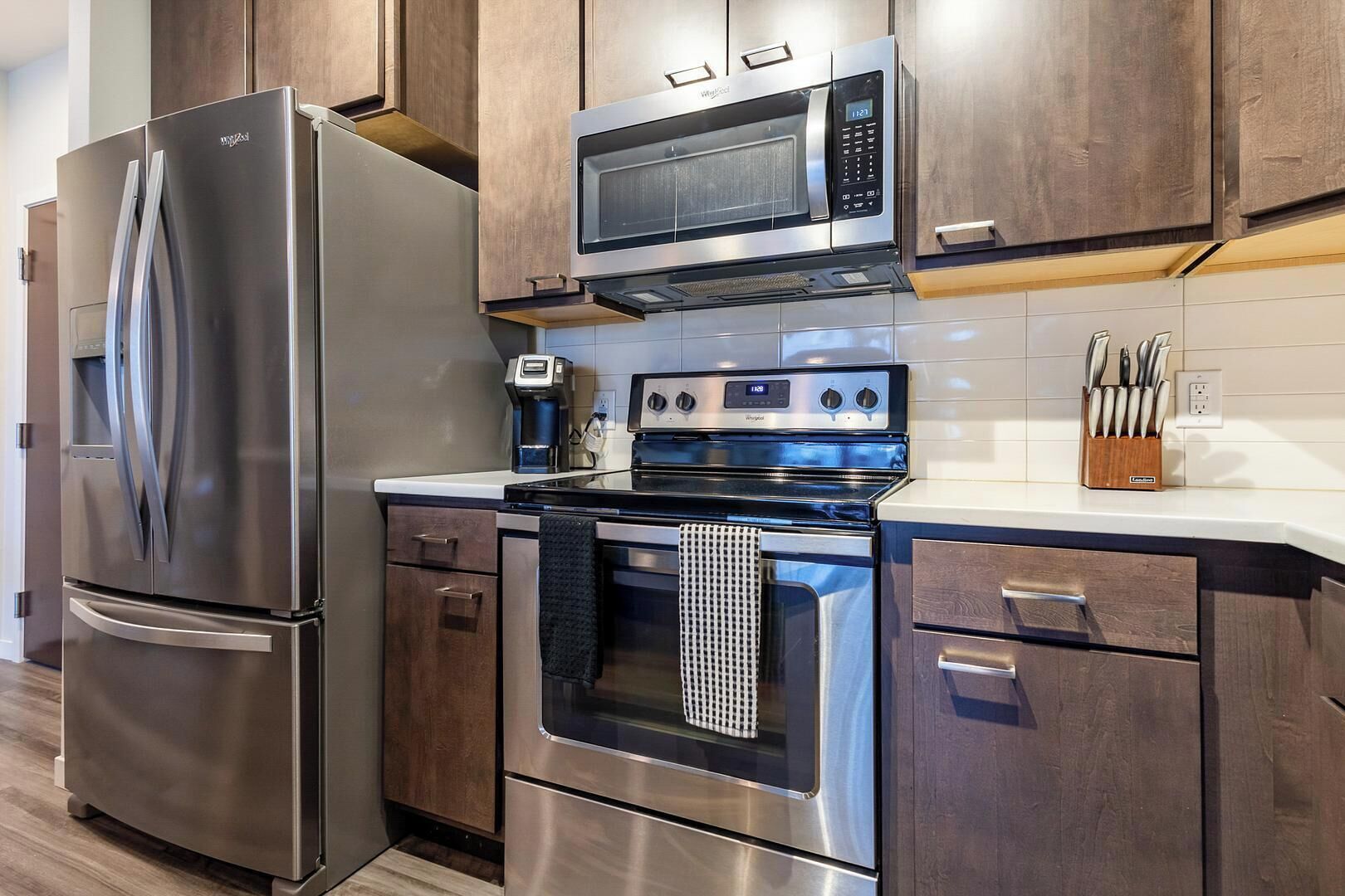 ثلاجة، مائدة طعام