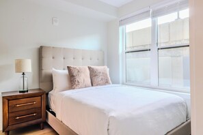 Desk, iron/ironing board, WiFi, bed sheets - Landing | Modern 1BD, Gym (Ithaca)
