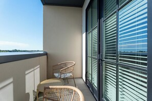 Property grounds - Landing | Beautiful 1BD, Gym, Pool (Savannah)