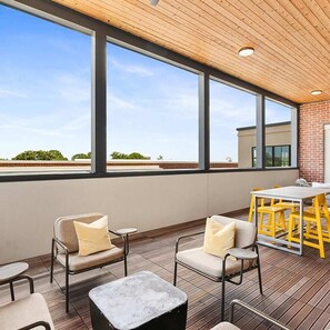 Outdoor dining - Landing | Stunning 1BD, Game Room, Yoga Studio (Savannah)