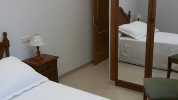 Fer et planche Ă repasser, Wi-Fi, draps fournis