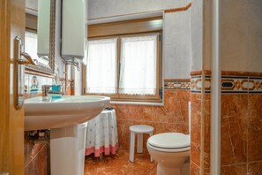 Een douche, een haardroger, handdoeken