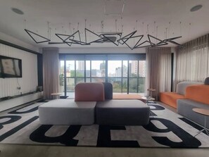 TV - Modern studio near Oscar Freire (São Paulo)