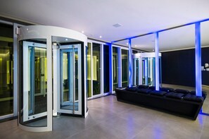 المنشأة من الداخل