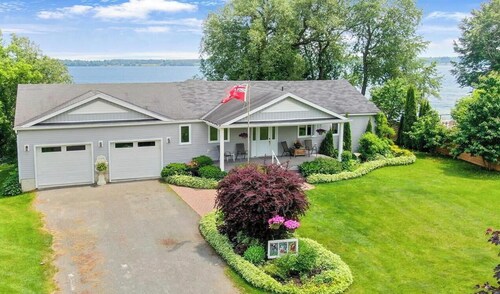 Fully furnished home on the St Lawrence River between Prescott and Brockville