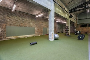 Fitness facility - Landing | Spectacular 1BD, Gym, Game Room (Kansas City)