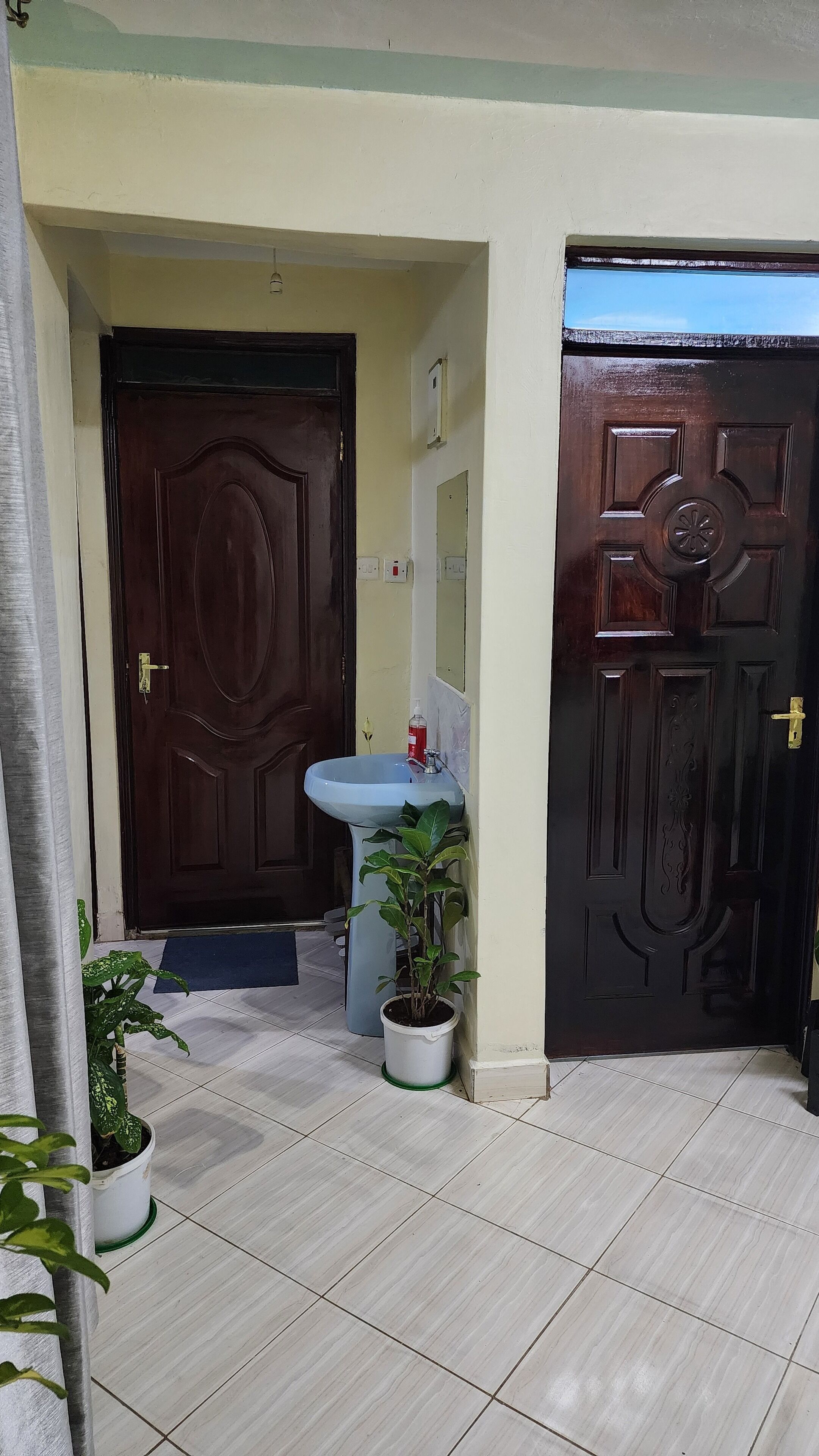 Serviettes fournies, savon, papier toilette