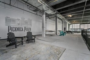 Interior - Landing | Amazing Studio, Pool, Yoga Studio (Kansas City)