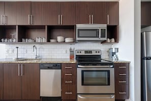 Fridge, dining tables - Landing | Amazing Studio, Pool, Yoga Studio (Kansas City)
