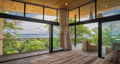 Beautiful 3-bedroom Jungle Villa - Ocean views - walking distance to the beach
