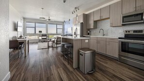 Refrigerador y comedor 
