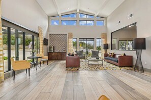 Interior - Landing | Amazing 2BD, Gym, Yoga Studio (San Antonio)