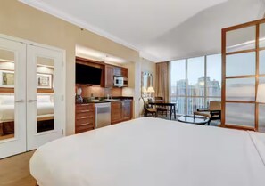WiFi, bed sheets - 31st Floor 1-BR Corner Suite at Signature at MGM (Las Vegas)