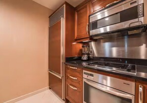 Private kitchen - 31st Floor 1-BR Corner Suite at Signature at MGM (Las Vegas)
