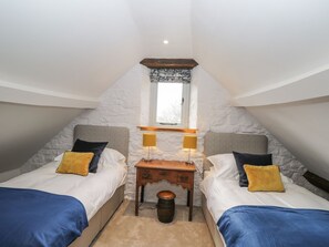 2 bedrooms, individually decorated, individually furnished, free WiFi - The Old Swill House (Chippenham)