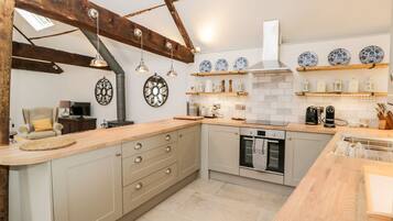 Dishwasher, cookware/dishes/utensils