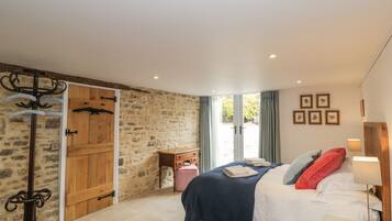 2 bedrooms, individually decorated, individually furnished, free WiFi