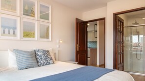 Fer et planche à repasser, Wi-Fi gratuit, draps fournis