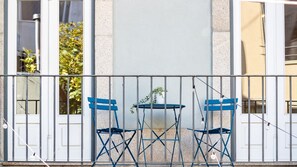 Property grounds - Porto Tiles | 2BR Duplex + Studio by LovelyStay (Porto)