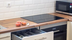 Fridge, microwave, oven, stovetop - Bright 3BR Flat near Douro w/ AC by LovelyStay (Vila Nova de Gaia)