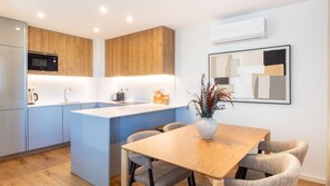 Fridge, microwave, oven, stovetop - Stylish 2BR in Leça w/ AC by LovelyStay (Leça da Palmeira)